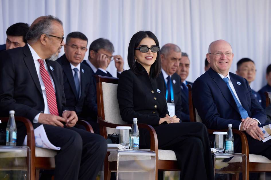 Саида Мирзиёева Самарқанддаги форум доирасида ташкил этилган кўргазма билан танишди